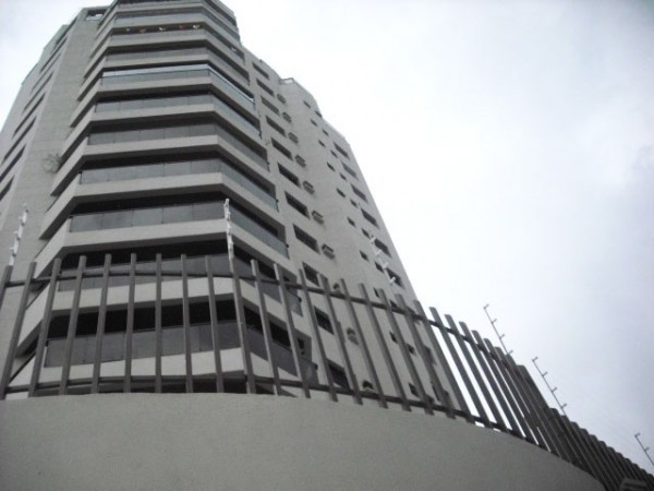 CONDOMÍNIO EDIFÍCIO SAINT MORITZ (18 andares)
